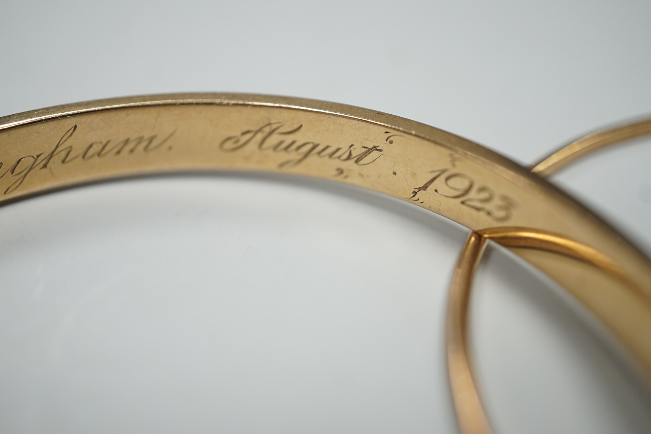 Two 9ct gold bangles and four modern 9ct gold chains, one a.f. gross 42.8 grams.
